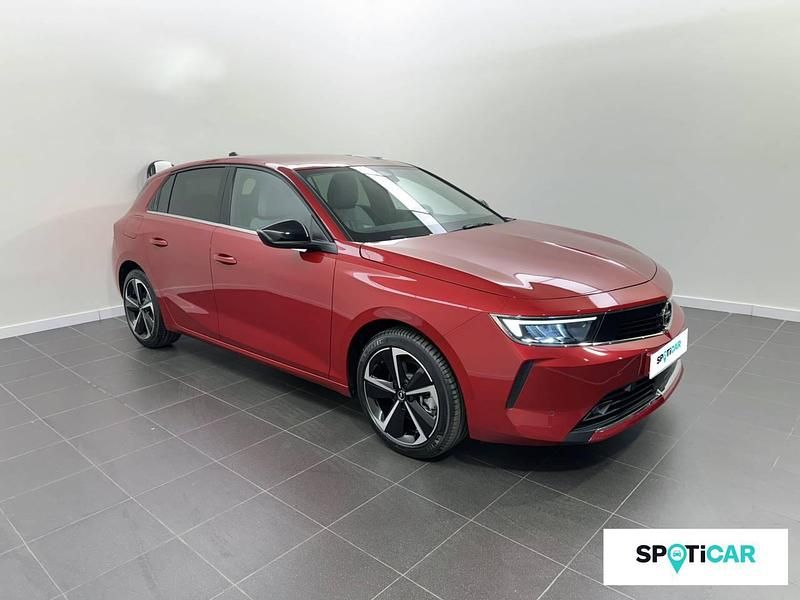 Usado Opel Astra Elegance 130 CV (95 kW) 2024 Rojo Berlina