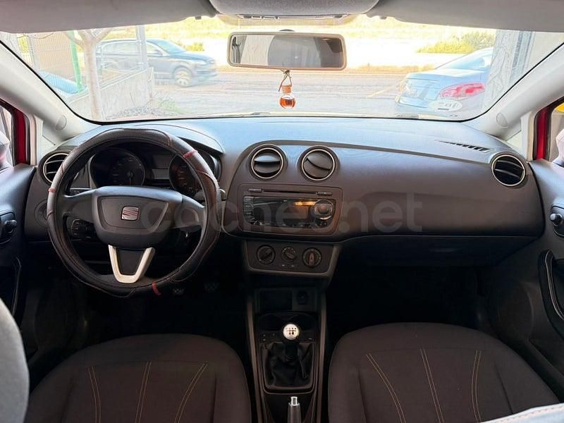 Usado Seat Ibiza Reference 90 CV (66 kW) 2012 Rojo Berlina