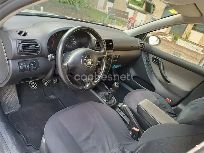 Usado Seat Toledo Stella 110 CV (80 kW) 2003 Beige Berlina