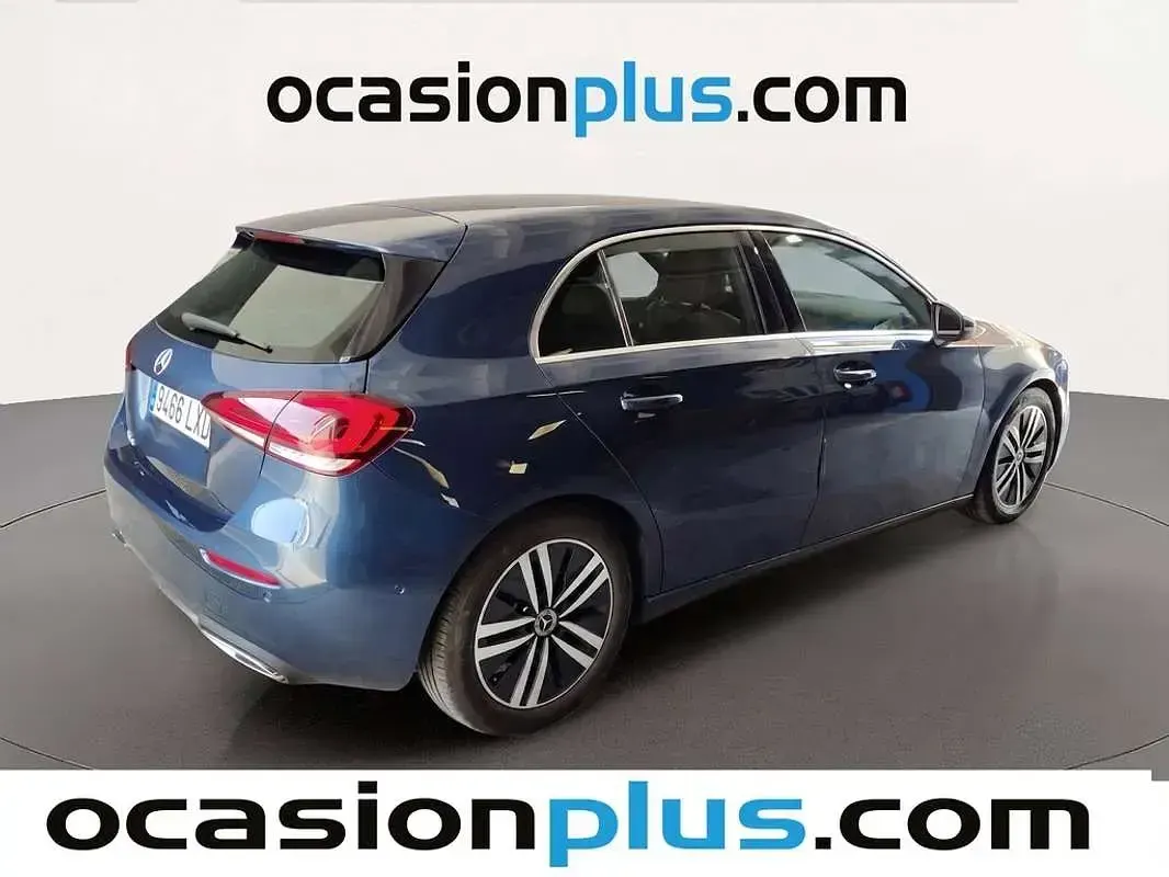 Usado Mercedes A180 136 CV (100 kW) 2022 Azul Utilitario