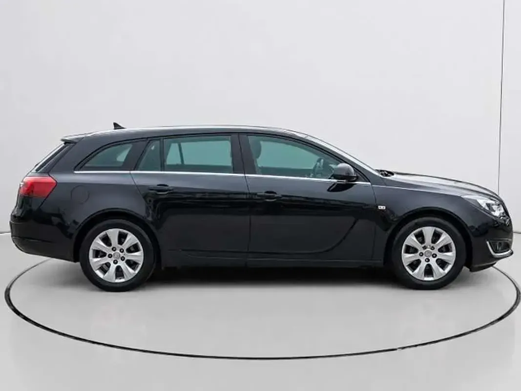Usado Opel Insignia Business 136 CV (100 kW) 2016 Negro Familiar