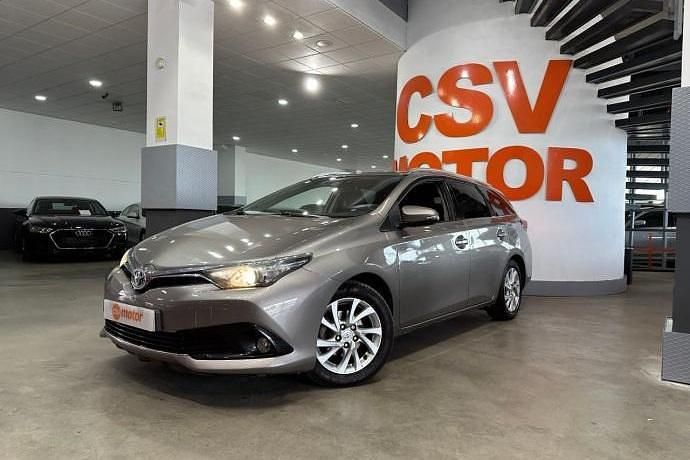 Usado Toyota Auris Hybrid Active 136 CV (100 kW) 2017 Gris Familiar