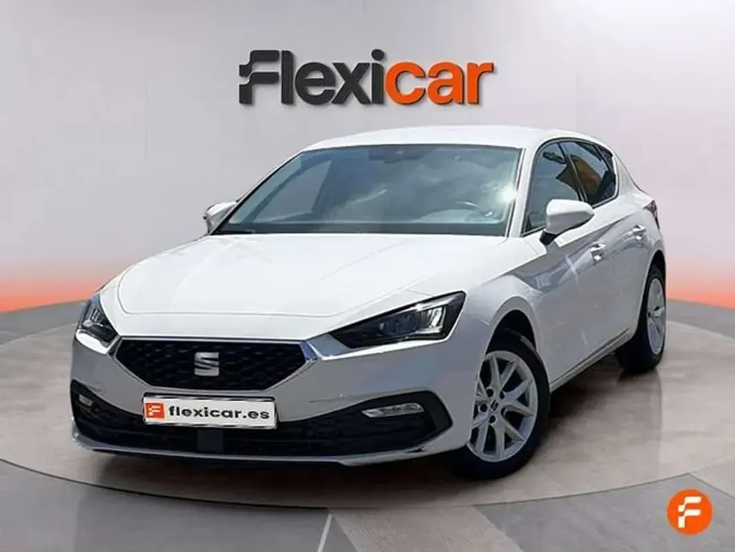 Usado Seat Leon Style 131 CV (96 kW) 2023 Blanco Utilitario
