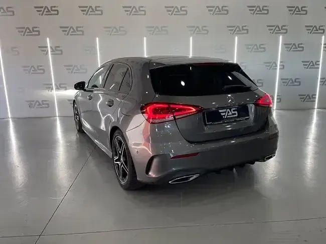 Usado Mercedes A200 150 CV (110 kW) 2019 Gris Berlina