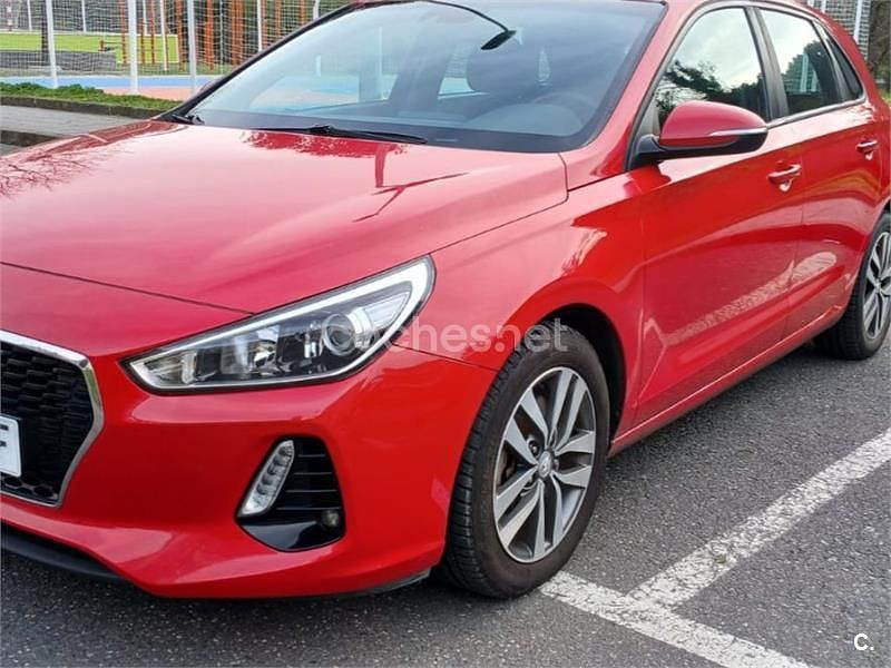 Begagnad Hyundai i30 110 HK (80 kW) 2017 Röd Sedan