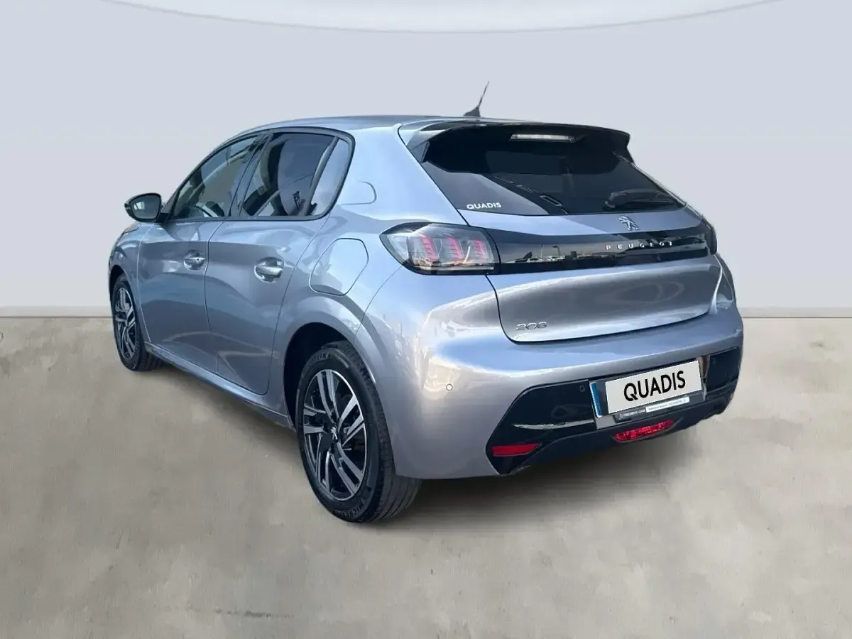 Usado Peugeot 208 Allure 101 CV (74 kW) 2023 Gris Utilitario