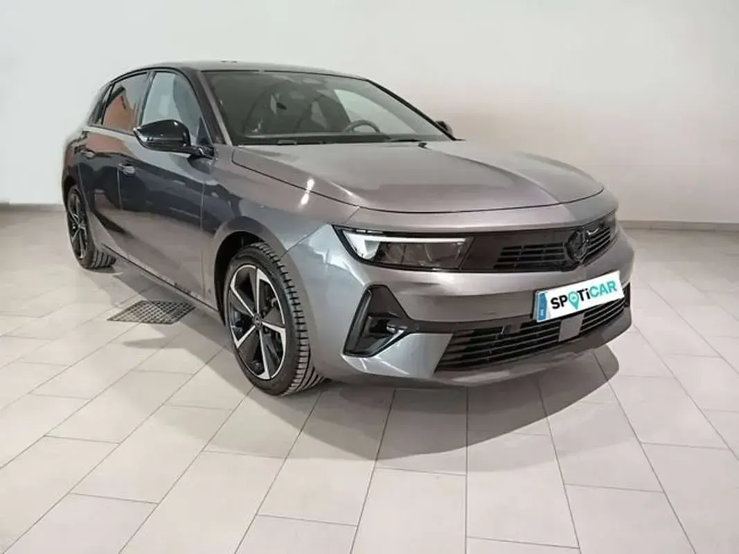 Usado Opel Astra 131 CV (96 kW) 2025 Gris Utilitario