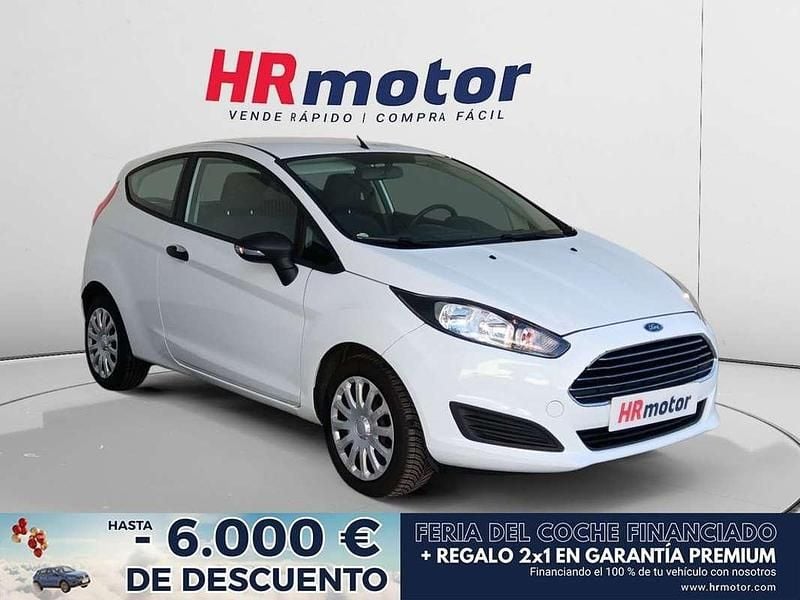 Blanco Usado 2015 Ford Fiesta Utilitario | 7390 € (Buen precio) - Imagen 1/4