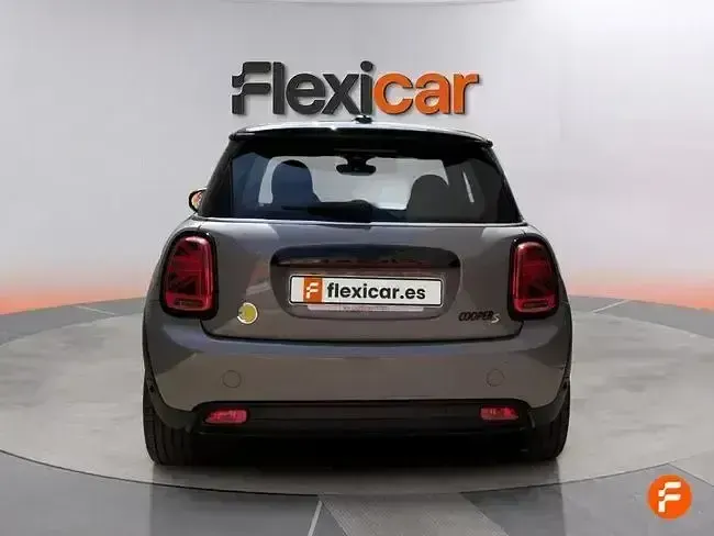 Usado Mini Cooper SE 135 kW (184 CV) 2022 Gris Utilitario