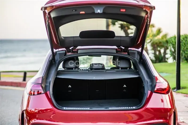 Usado Mercedes GLC300 269 CV (197 kW) 2025 Rojo SUV