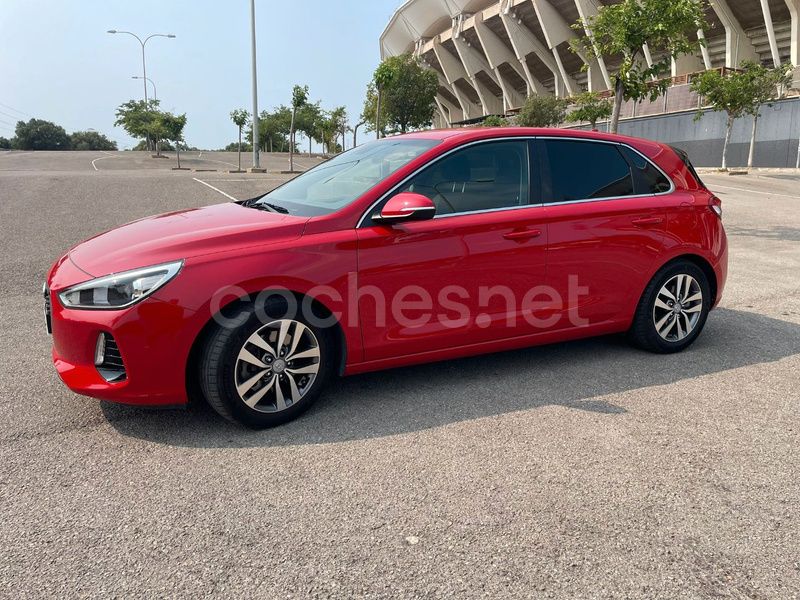 Rojo Usado 2017 Hyundai i30 Berlina | 13.790 € (Super precio) - Imagen 1/4