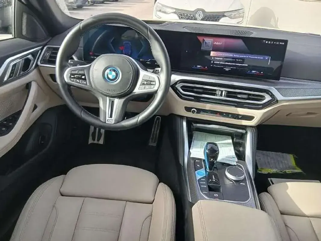 Usado BMW i4 M Sport 400 kW (544 CV) 2023 Azul Berlina