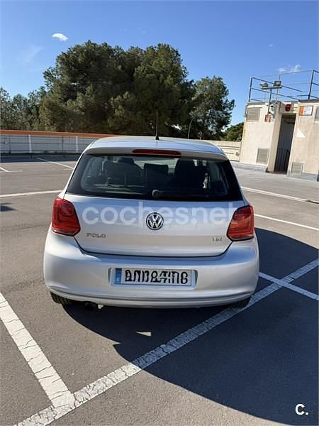 Usado VW Polo Advance 90 CV (66 kW) 2012 Gris / plata Utilitario