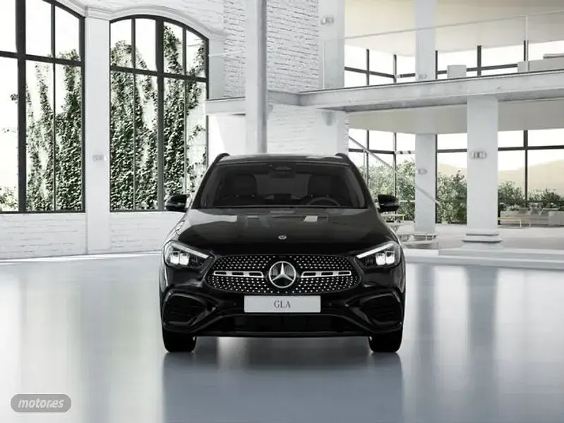 Usado Mercedes GLA200 AMG line 150 CV (110 kW) 2025 Negro SUV