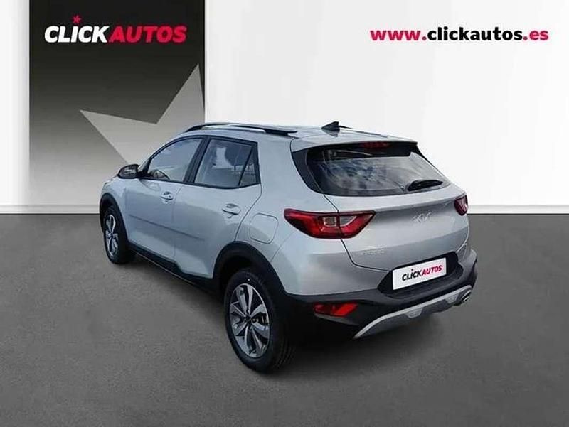 Usado Kia Stonic Active 101 CV (74 kW) 2025 Plateado SUV