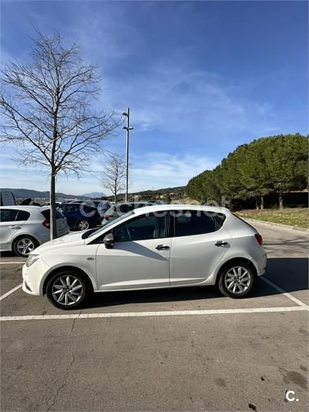 Usado Seat Ibiza Reference 75 CV (55 kW) 2017 Blanco Berlina