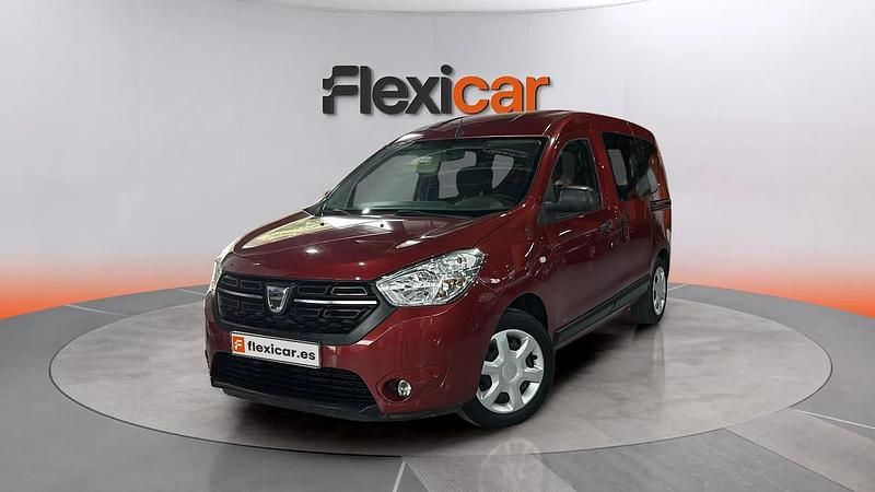 Usado Dacia Dokker Essentiel 109 CV (80 kW) 2021 Rojo Monovolumen