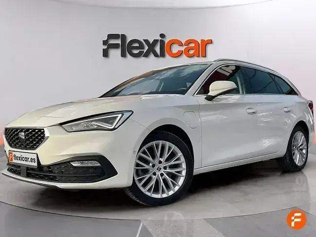 Usado Seat Leon FR 204 CV (150 kW) 2021 Blanco Familiar