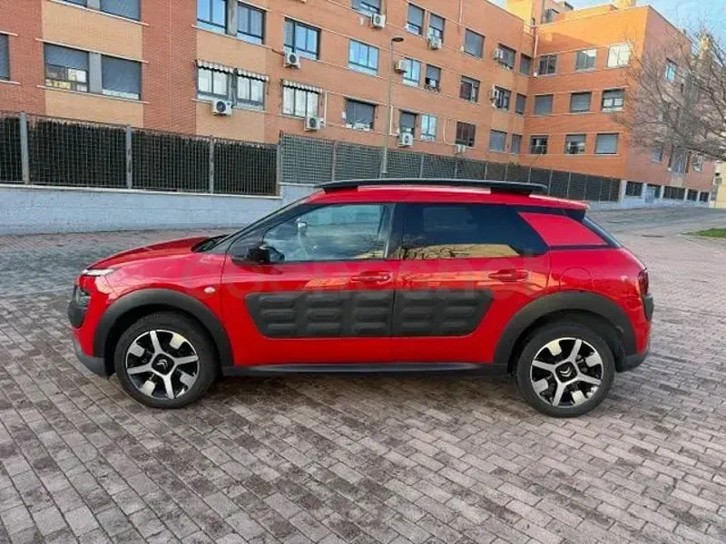 Usado Citroën C4 Shine 100 CV (73 kW) 2016 Rojo Berlina