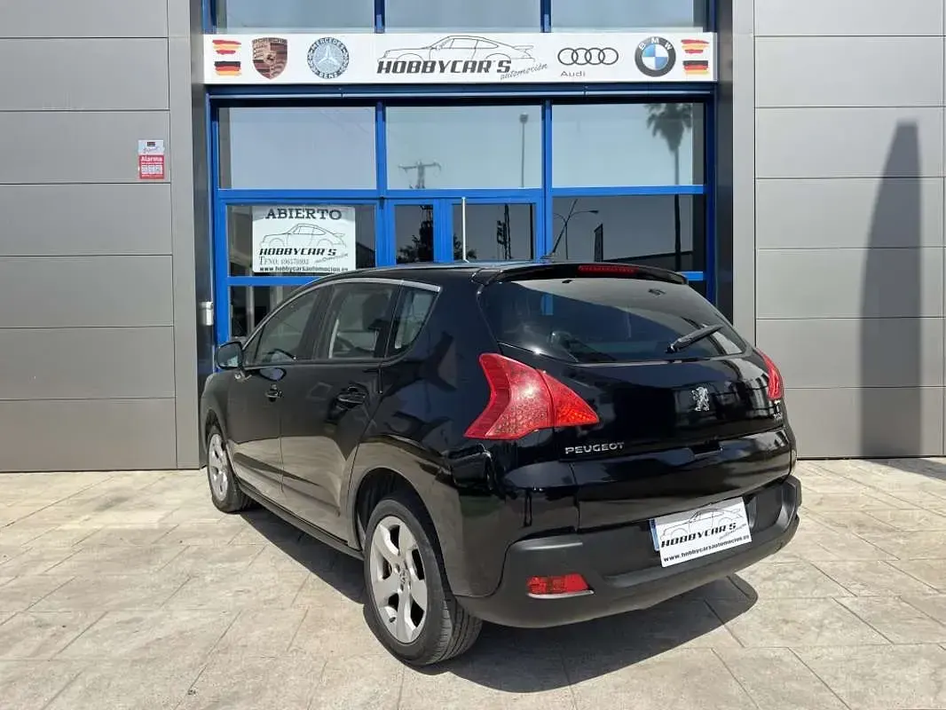 Usado Peugeot 3008 109 CV (80 kW) 2011 Negro Familiar