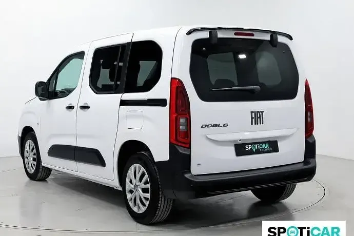 Usado Fiat Doblò 100 CV (73 kW) 2025 Blanco Monovolumen