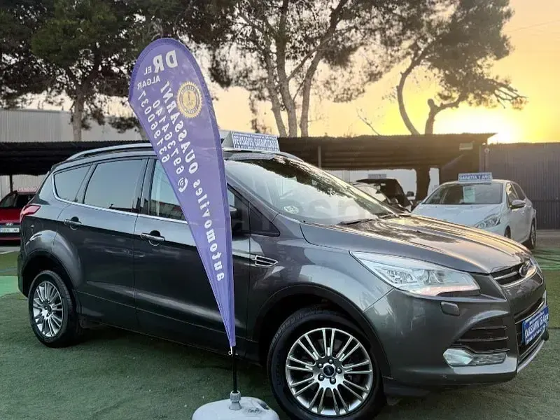 Usado Ford Kuga Titanium 163 CV (119 kW) 2013 Gris / plata SUV