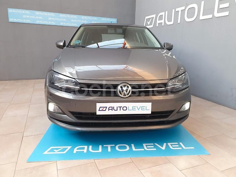 Usado VW Polo Advance 95 CV (69 kW) 2020 Gris Berlina