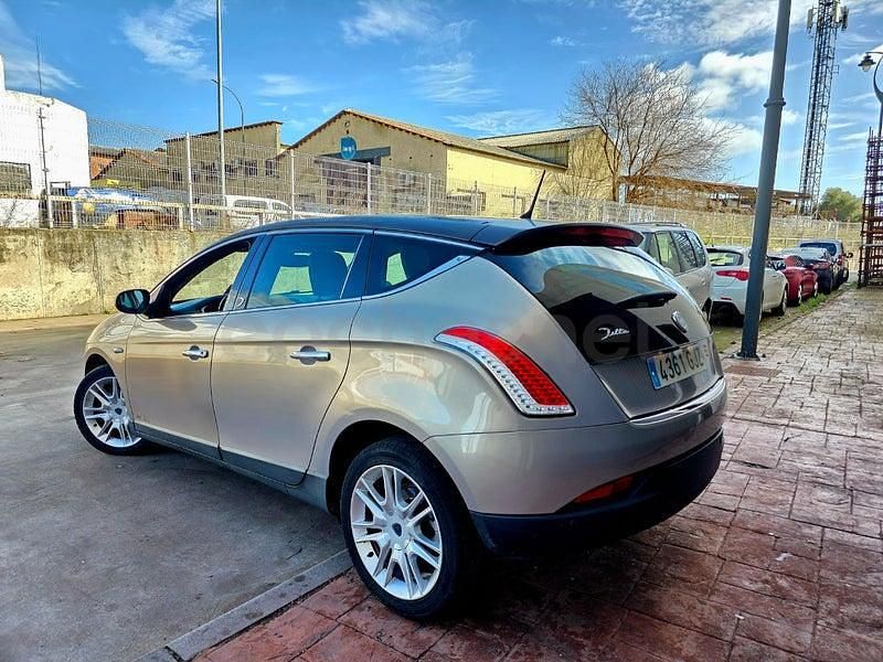 Usado Lancia Delta 150 CV (110 kW) 2009 Beige Utilitario