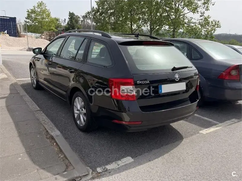 Usado Skoda Octavia Ambition 116 CV (85 kW) 2017 Negro Familiar