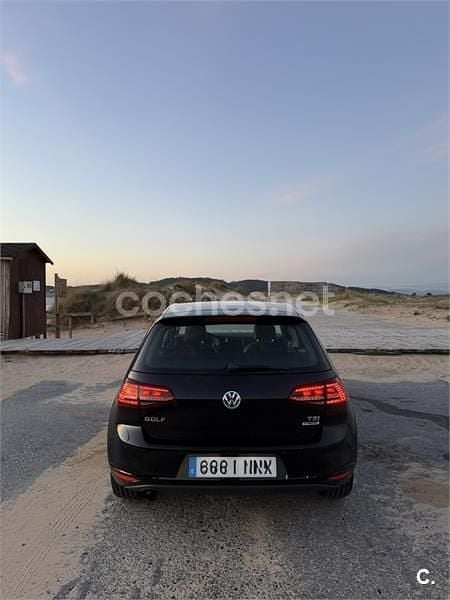 Usado VW Golf VII Edition 105 HP (77 kW) 2015 Preto Sedan