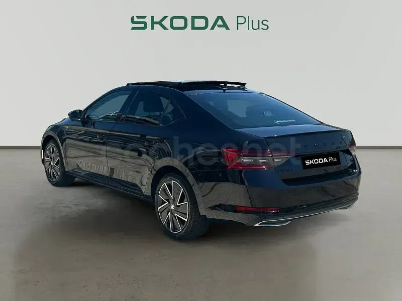 Usado Skoda Superb SportLine 218 CV (160 kW) 2023 Blanco Berlina