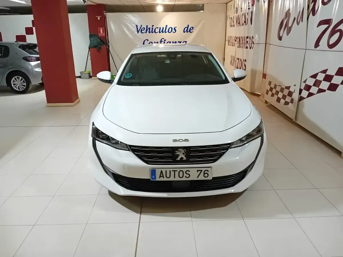 Usado Peugeot 508 Active 130 CV (95 kW) 2021 Blanco