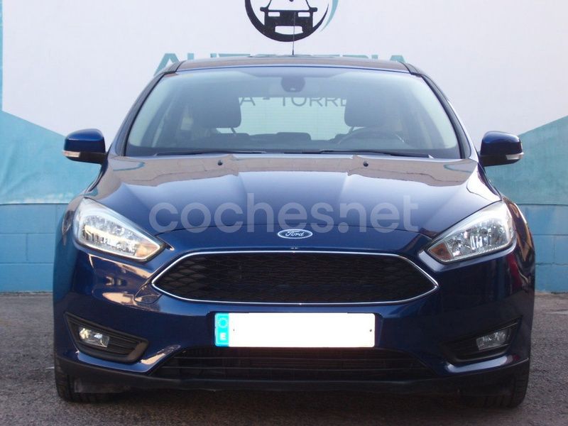Usado Ford Focus Trend 125 CV (91 kW) 2017 Azul Berlina