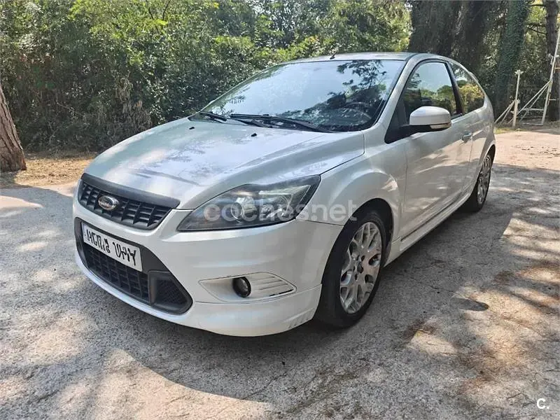 Usado Ford Focus Trend 115 CV (84 kW) 2010 Blanco Berlina