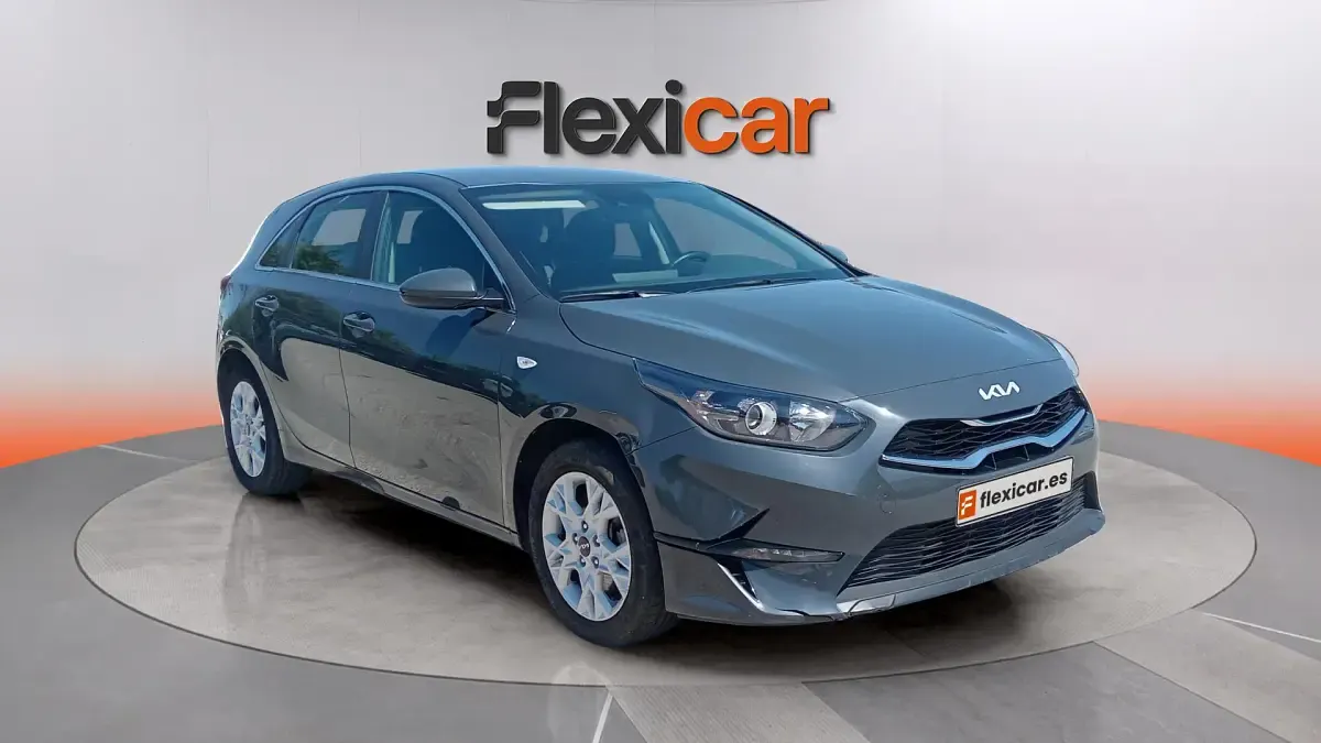 Usado Kia Ceed 136 CV (100 kW) 2023 Gris Utilitario