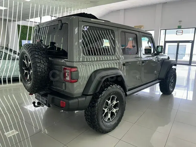 Usado Jeep Wrangler Rubicon 200 CV (147 kW) 2020 Gris / plata SUV