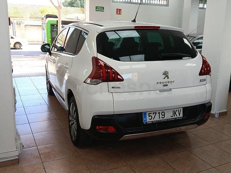 Usado Peugeot 3008 Allure 120 CV (88 kW) 2015 Blanco Familiar