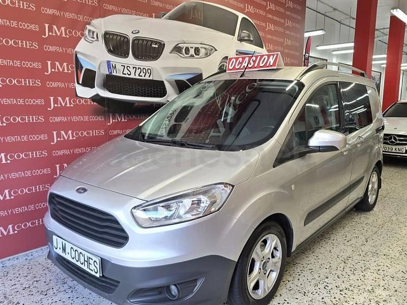 Usado Ford Tourneo Courier Titanium 100 CV (73 kW) 2017 Gris / plata Monovolumen