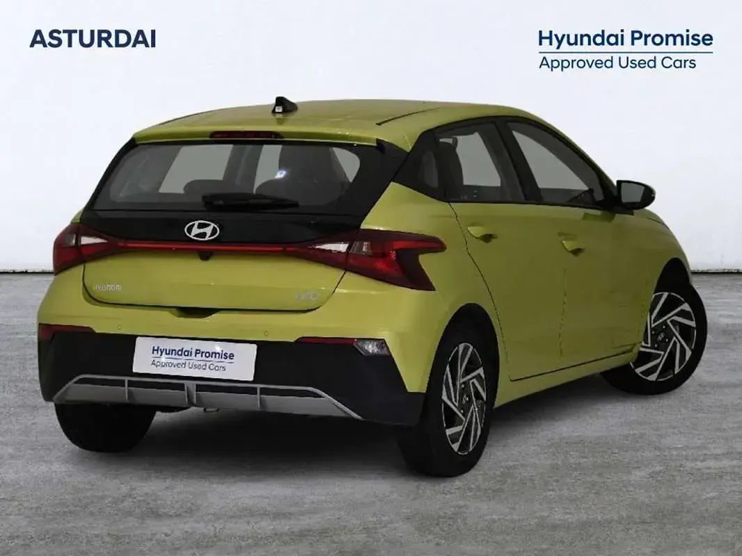 Usado Hyundai i20 84 CV (61 kW) 2024 Amarillo Utilitario