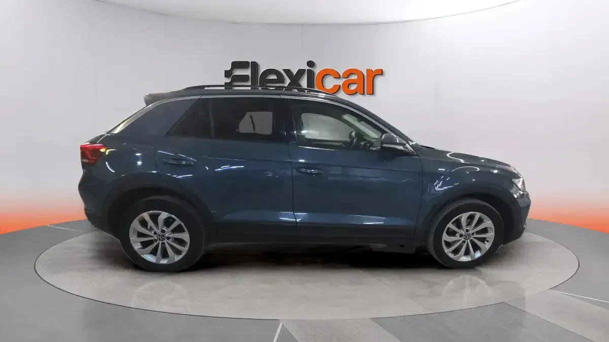 Usado VW T-Roc 115 CV (84 kW) 2024 Gris SUV