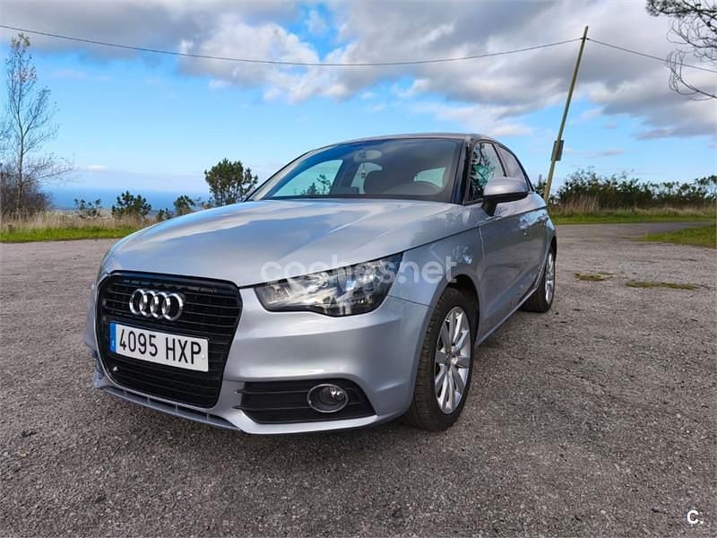 Gris / plata Usado 2014 Audi A1 Sportback Attraction Utilitario | 8700 € (Buen precio) - Imagen 1/4