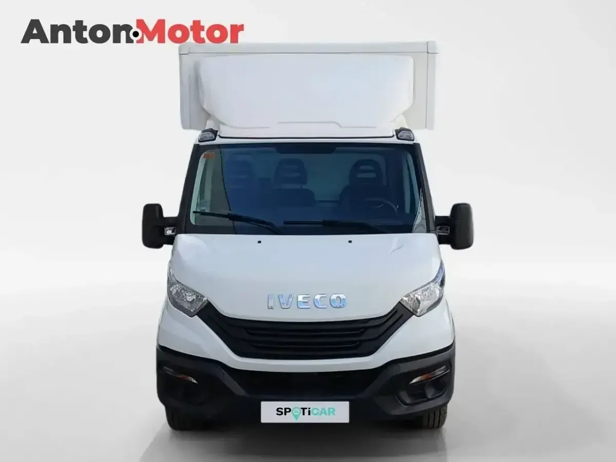 Usado Iveco Daily 160 CV (117 kW) 2023 Blanco Berlina