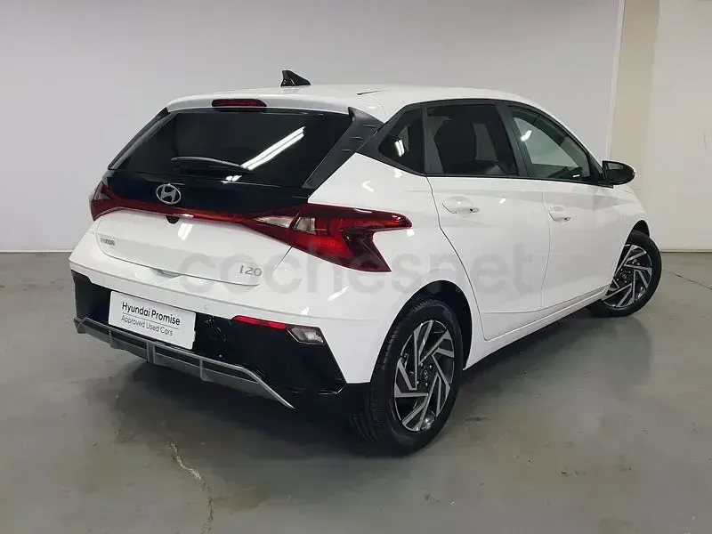 Usado Hyundai i20 100 CV (73 kW) 2025 Blanco Utilitario