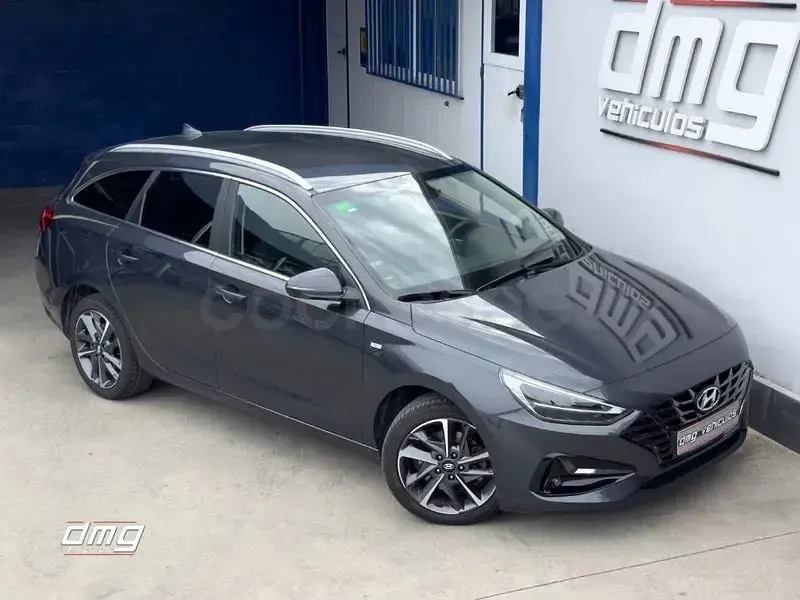 Usado Hyundai i30 N Line 100 CV (73 kW) 2024 Gris / plata Familiar