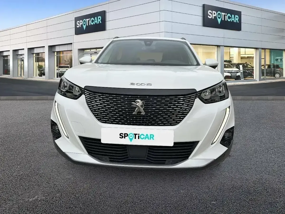 Usado Peugeot 2008 Allure 130 CV (95 kW) 2020 Blanco SUV