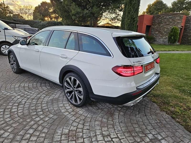 Usado Mercedes E220 194 CV (142 kW) 2018 Blanco Familiar