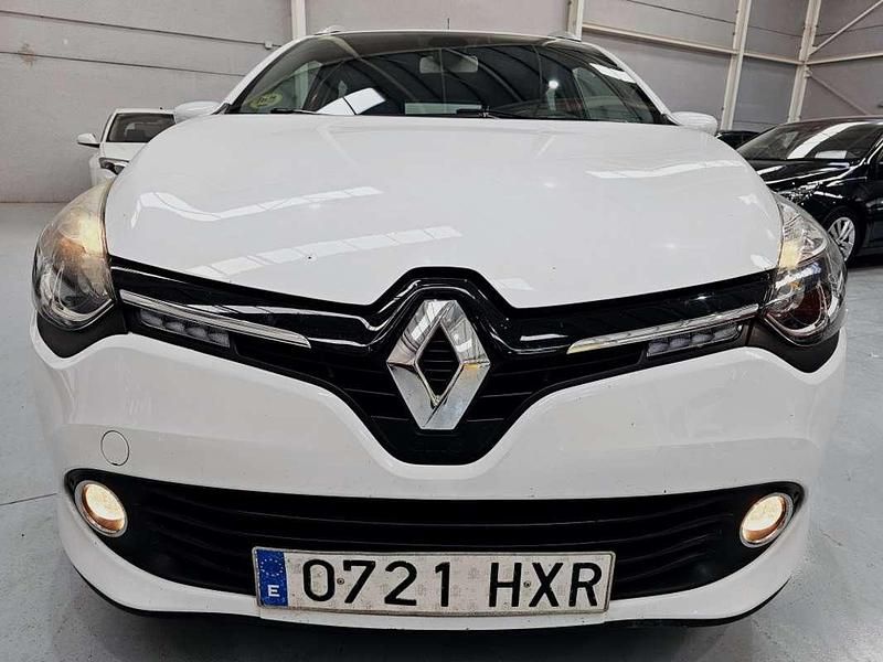 Usado Renault Clio GrandTour Dynamique 90 CV (66 kW) 2014 Blanco Familiar