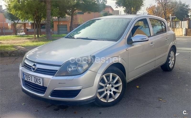 Gris / plata Usado 2005 Opel Astra Elegance Berlina | 2550 € (Precio justo) - Imagen 1/4