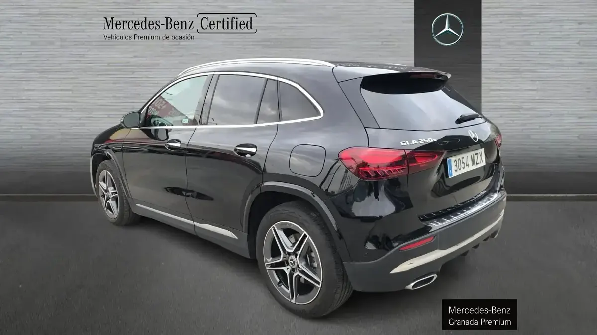 Usado Mercedes GLA250 AMG line 218 CV (160 kW) 2025 Negro noche SUV