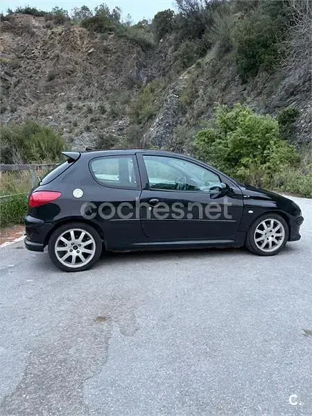 Usado Peugeot 206 GTi 138 CV (101 kW) 2002 Negro Berlina